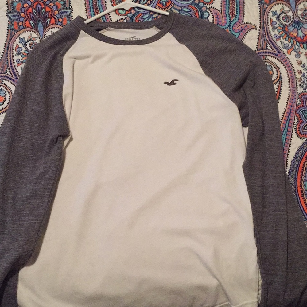 🔘White and Grey Hollister Long Sleeve 🔘
